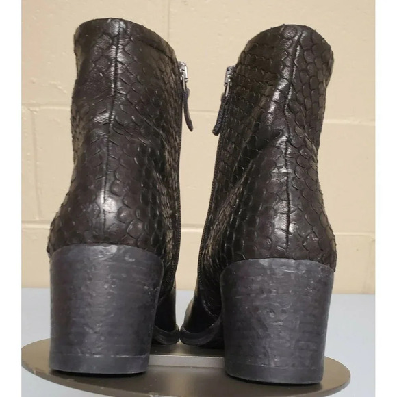 Gidigio Black Leather Reptile Design Bootie/Ankle - Picture 4 of 12